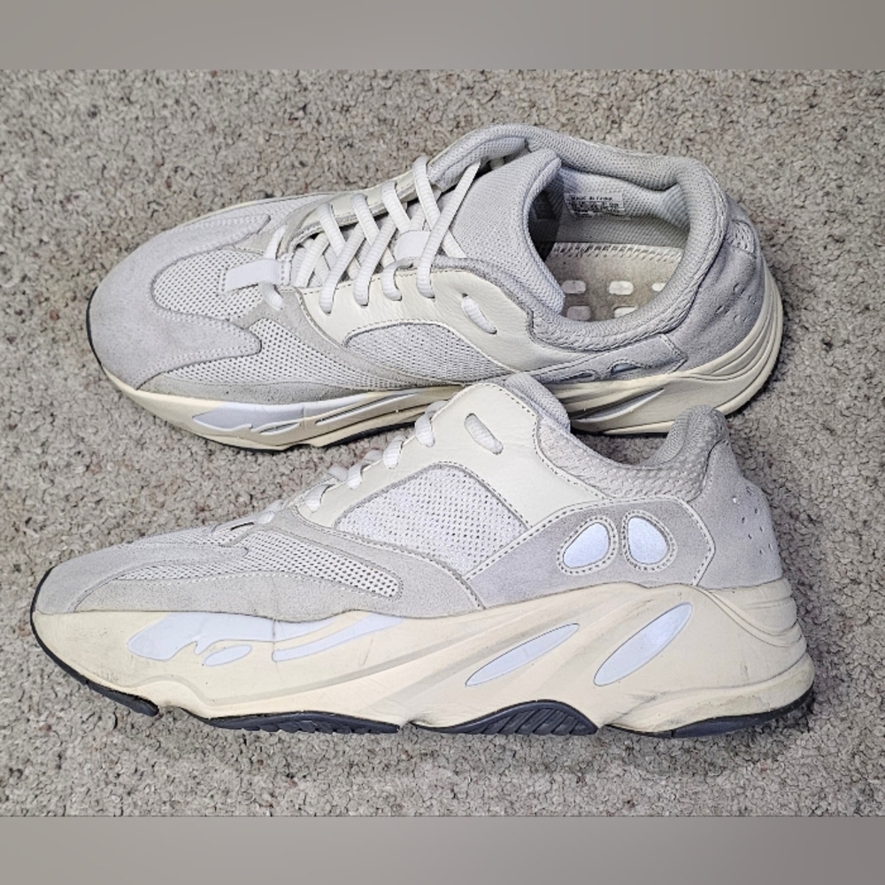 Adidas Yeezy Boost 700 Men's Sneakers Size 10 US